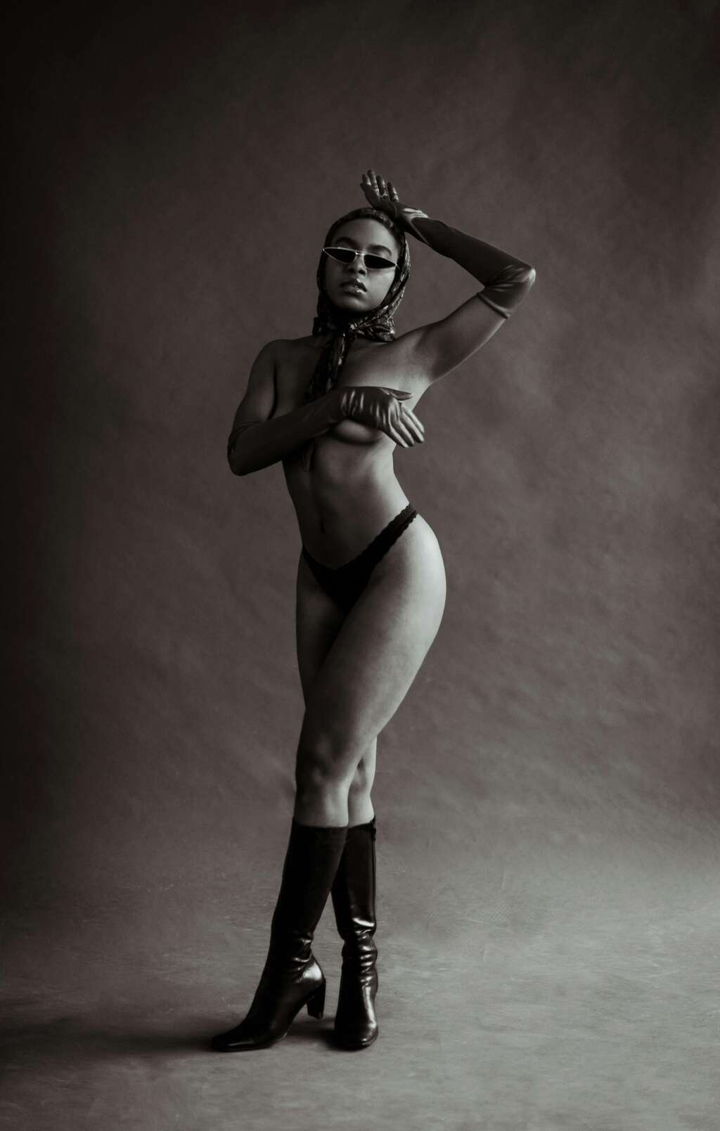 למה אני (וגם אתם) מתים על נערות ליווי ודירות דיסקרטיות? הסודות הגבריים שאף אחד לא אומר בקול